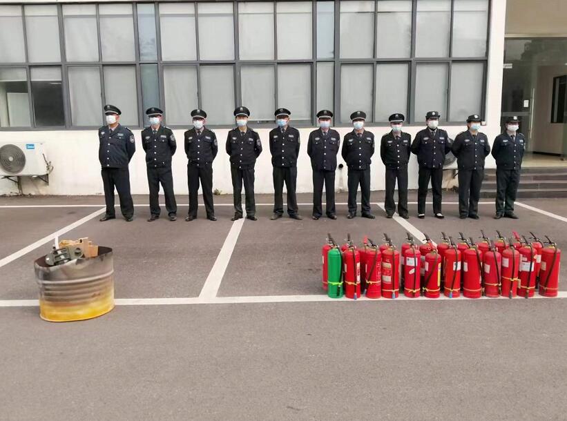 襄陽(yáng)獵鷹保安招聘公司給您介紹一下泡沫滅火器的種類(lèi)及工作原理！