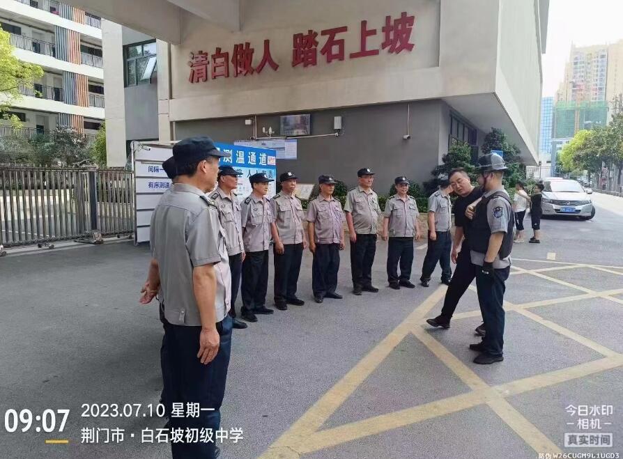 獵鷹防暴演練進(jìn)校園，筑起安全線