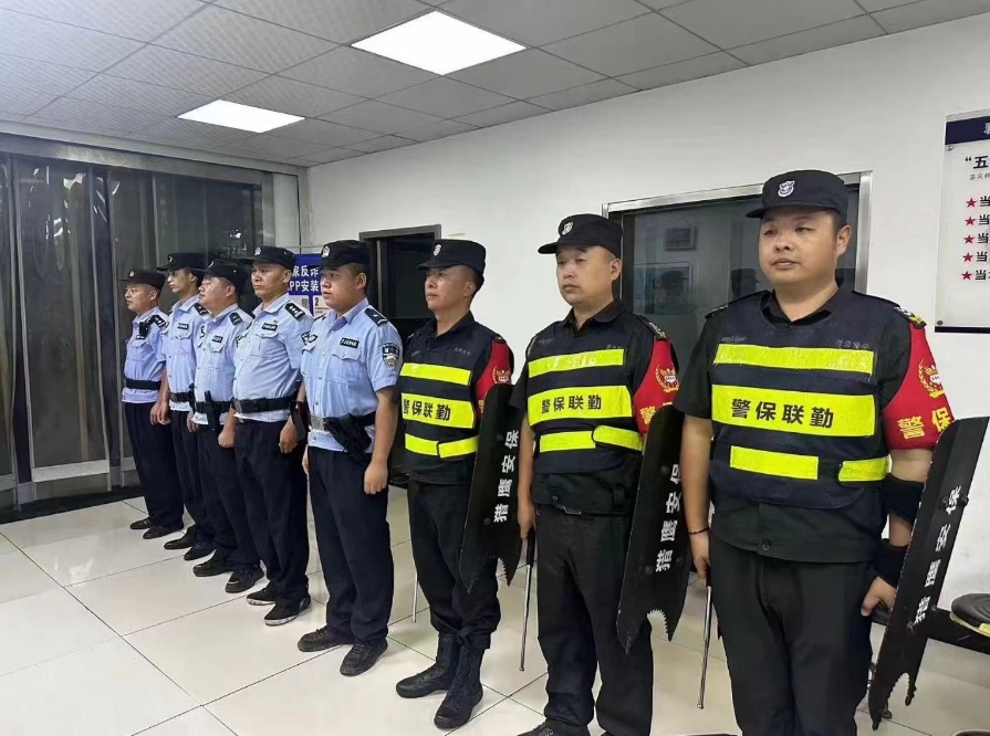 【警保聯(lián)勤】巡邏途中遇車禍，警保合力共救援