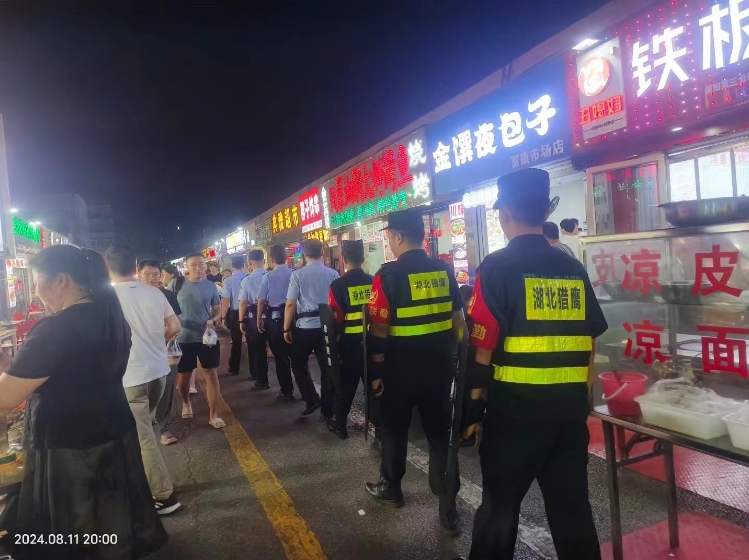 面對(duì)不同的工作環(huán)境和需求，保安工作人員該如何應(yīng)對(duì)？